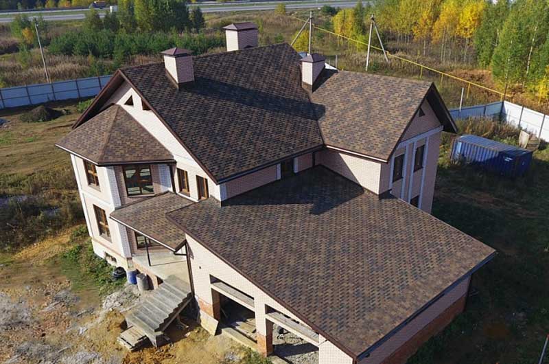 участок плоской кровли на коттедже